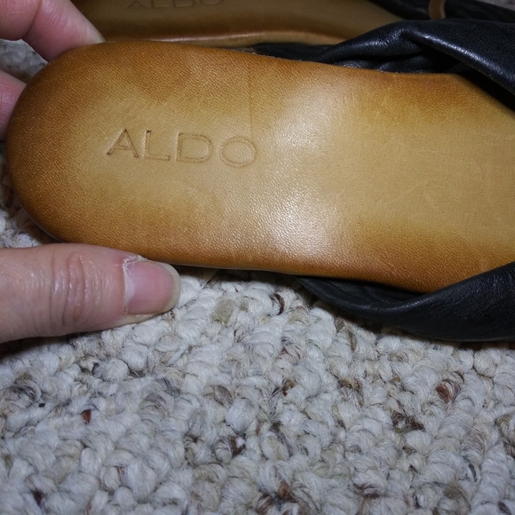 3/$18 Aldo Classic Black & Brown Soft Leather Flip flops - Picture 3 of 10